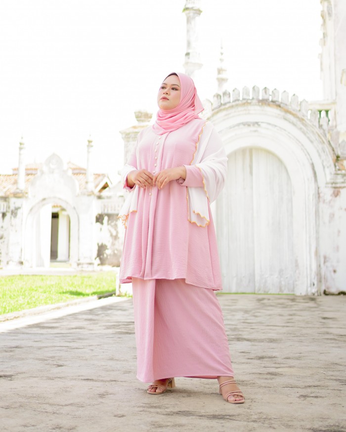 Nona Subaidah Button Kebarung (Soft Pink)